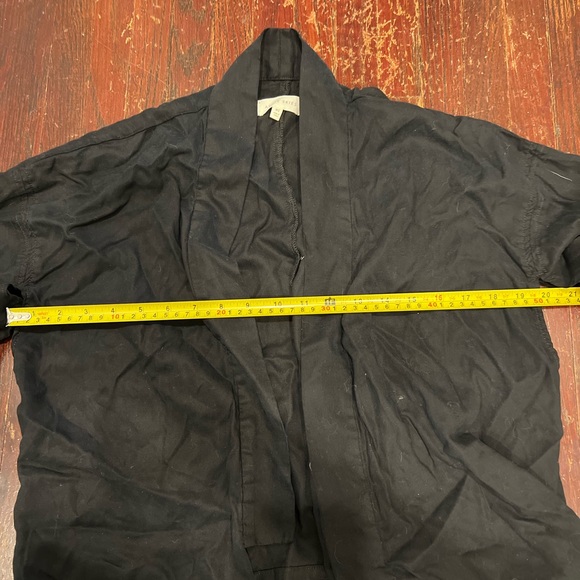 Aritzia Azure Skies Linen type of Cardigan with arm notches - Picture 8 of 9